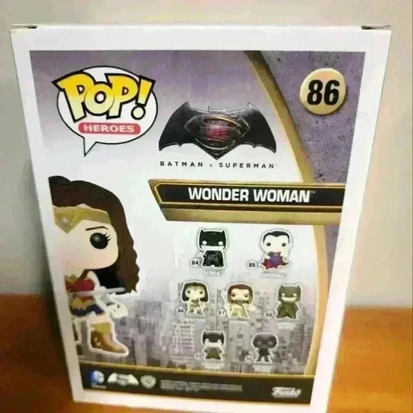 Funko pop batman v. Superman wonder women#86 walmart exclusive - Picture 5 of 6